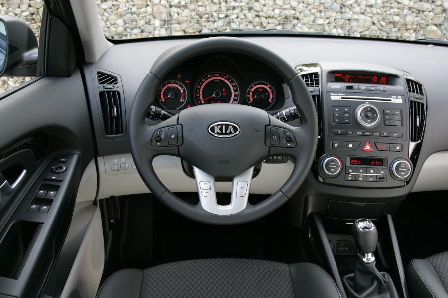  Kia cee&rsquo;d 2009 года  (фото 14 из 98)